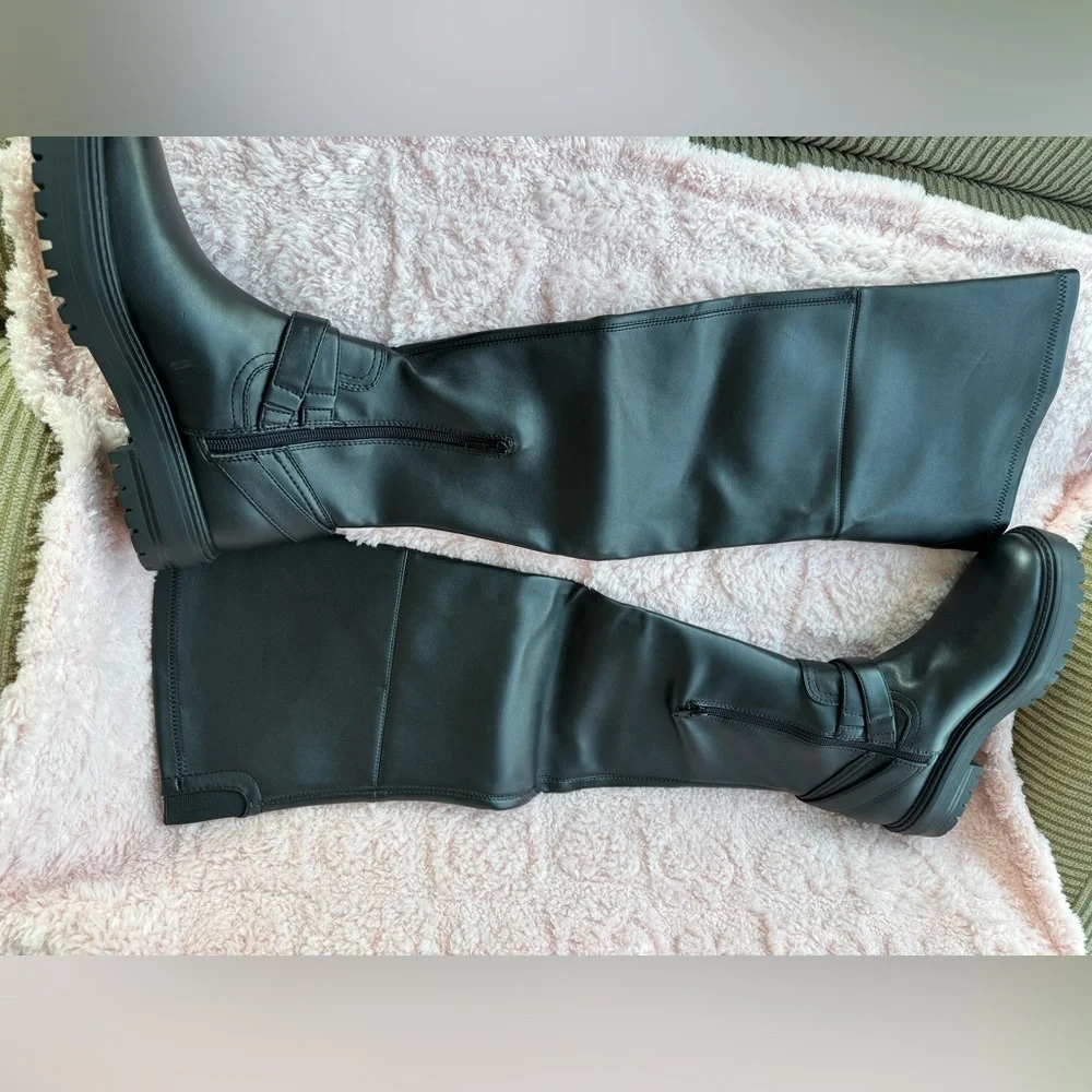 NWOT Guess Jellio Black Over-the-Knee Boots with Gold Accent